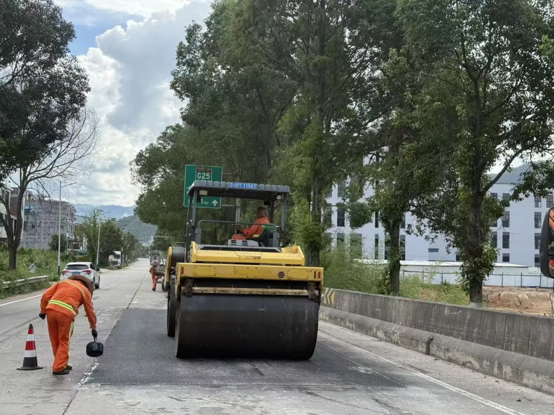 連城：修復路面病害  提升公路安全指數