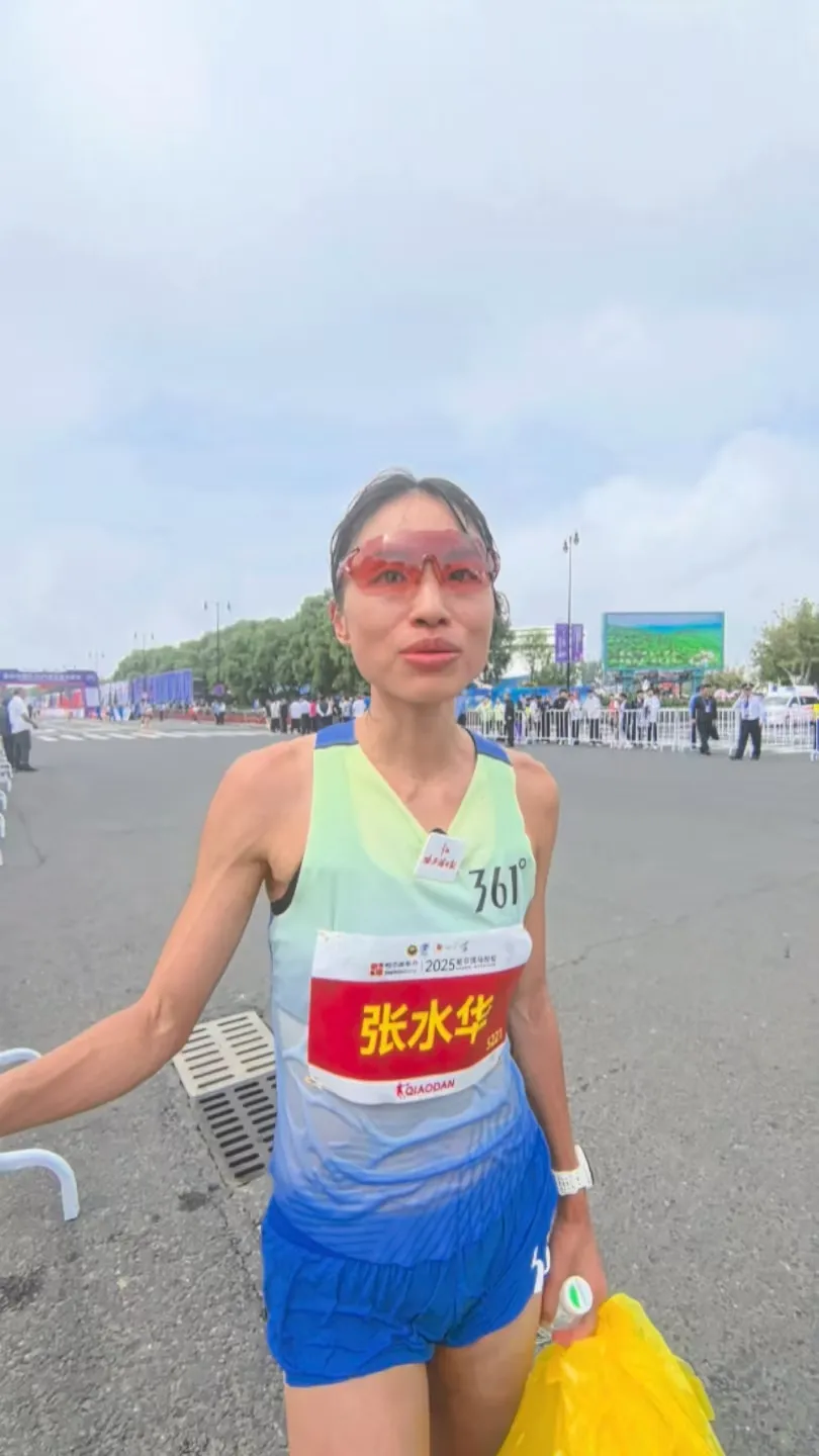 2025哈爾濱馬拉松國(guó)內(nèi)女子冠軍！連城籍張水華！
